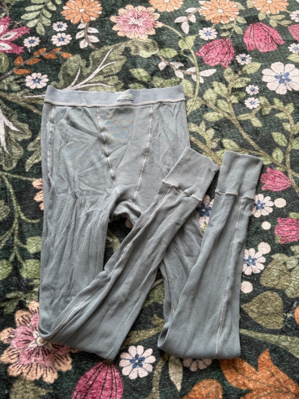 Skims pants